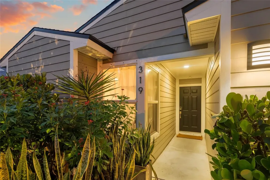319 Bearded Oaks Circle Sarasota FL 34232