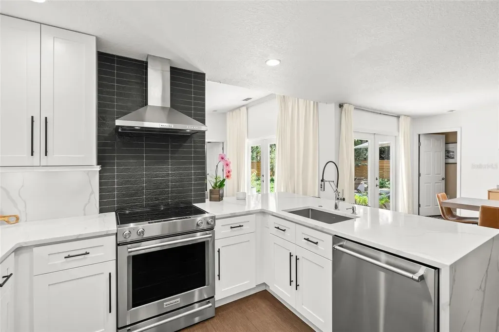 319 Bearded Oaks Circle Sarasota FL 34232
