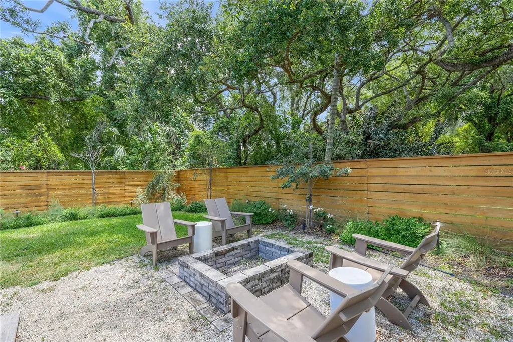 319 Bearded Oaks Circle Sarasota FL 34232