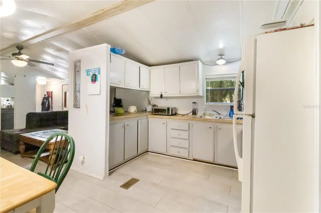 3080 Cr 417 Lake Panasoffkee FL 33538
