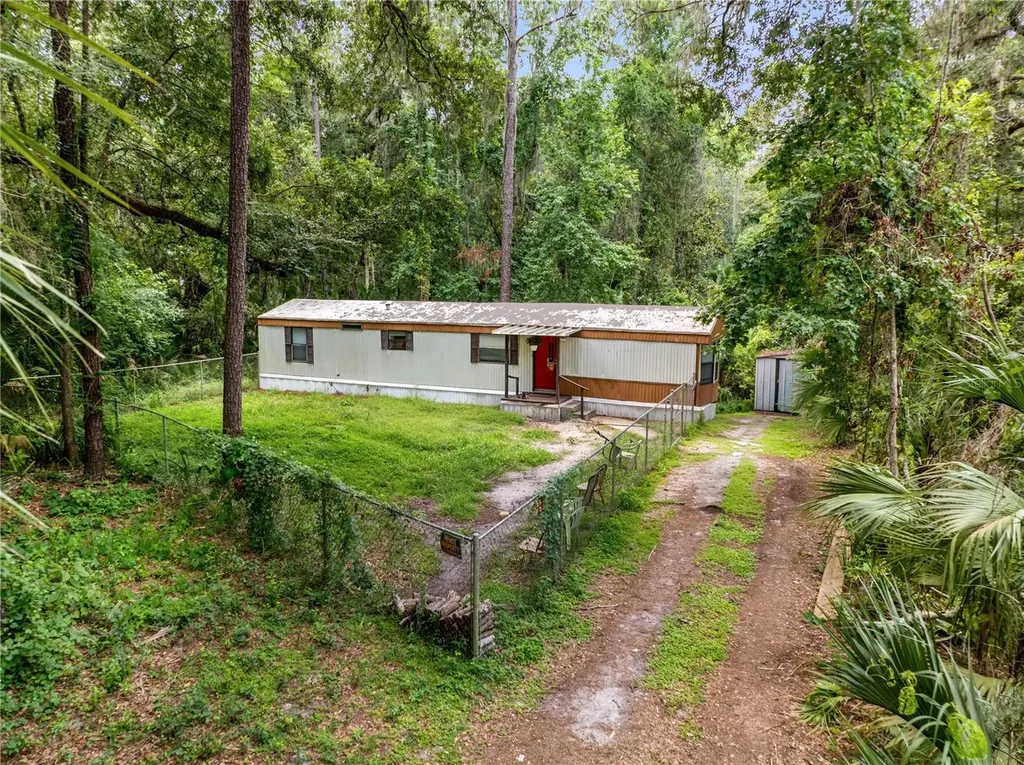 3080 Cr 417 Lake Panasoffkee FL 33538