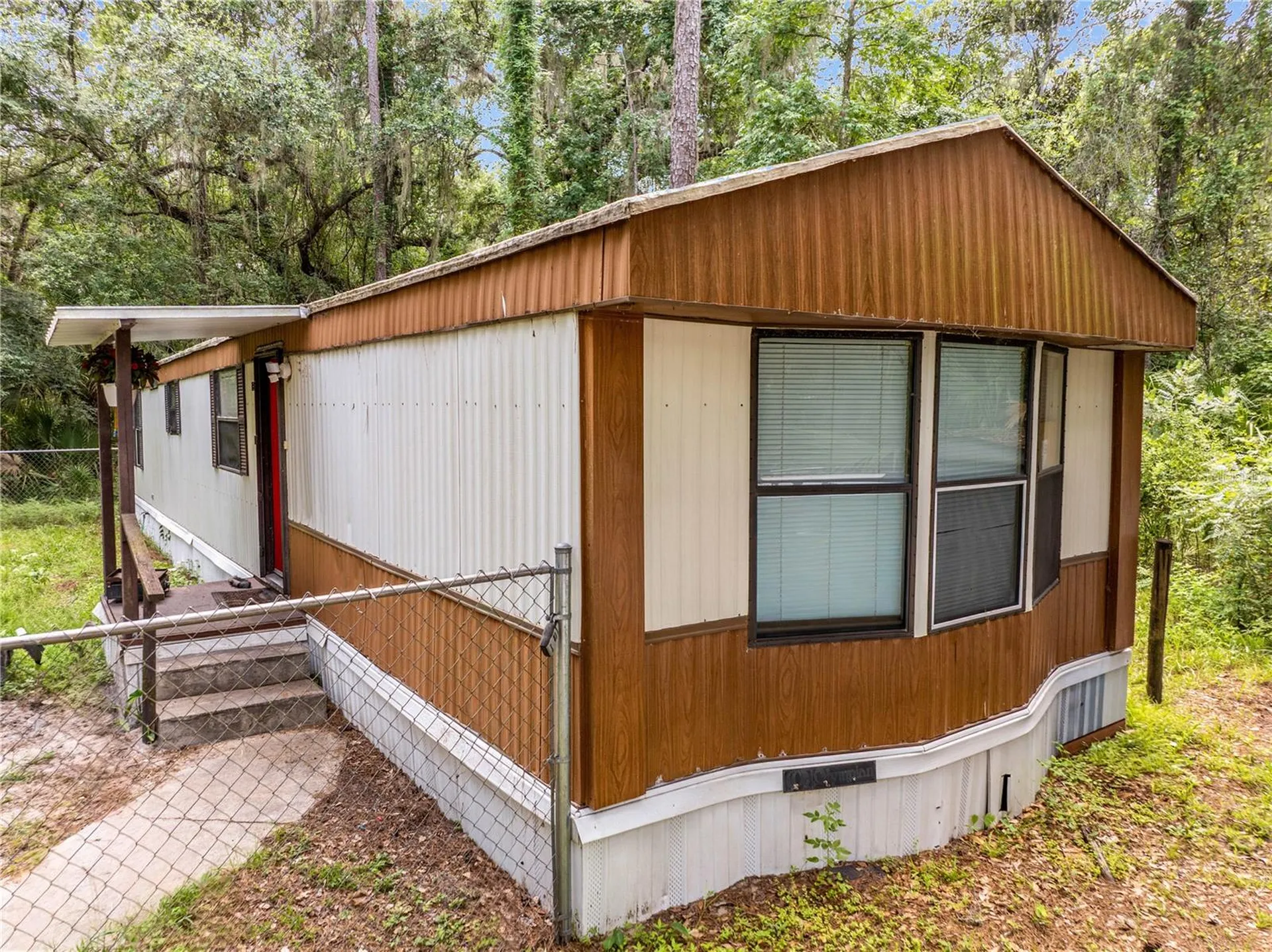 3080 Cr 417 Lake Panasoffkee FL 33538