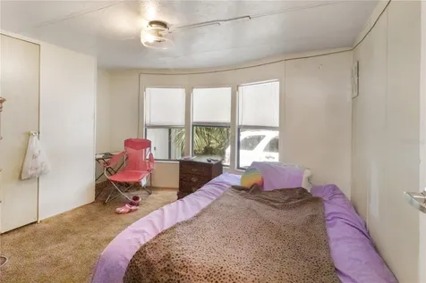 3080 Cr 417 Lake Panasoffkee FL 33538