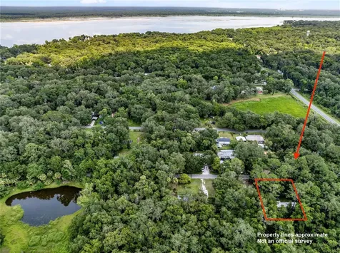 3080 Cr 417 Lake Panasoffkee FL 33538