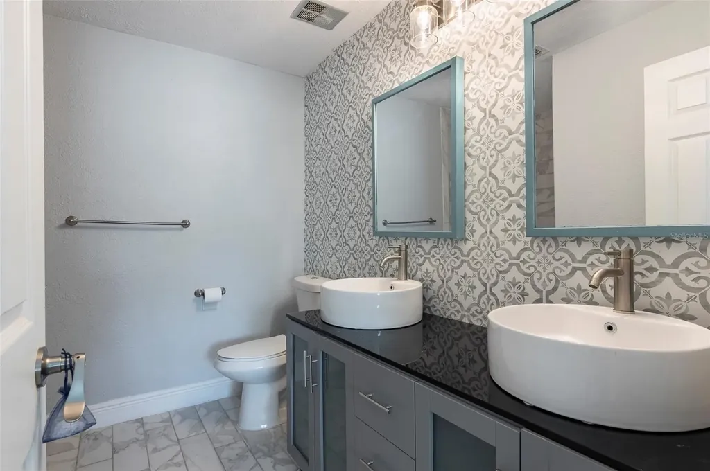 3281 38th Way S St Petersburg FL 33711