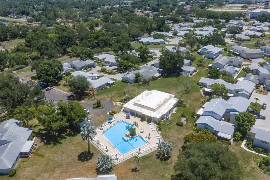 3281 38th Way S St Petersburg FL 33711