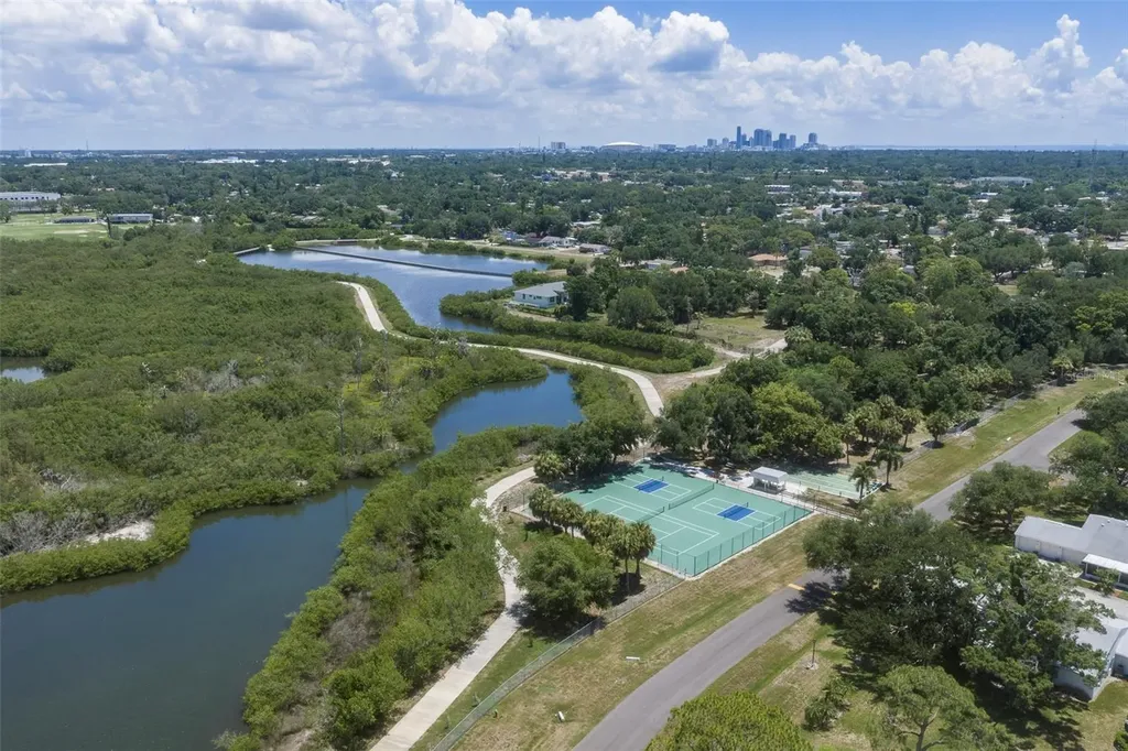 3281 38th Way S St Petersburg FL 33711