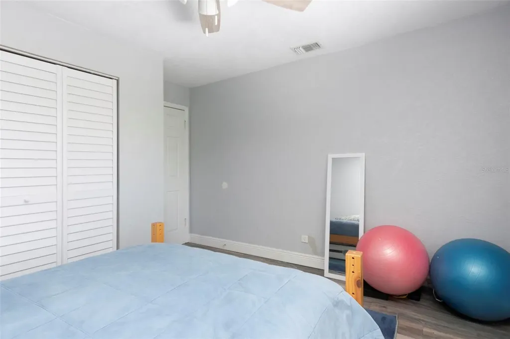 3281 38th Way S St Petersburg FL 33711