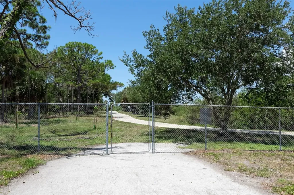 3281 38th Way S St Petersburg FL 33711