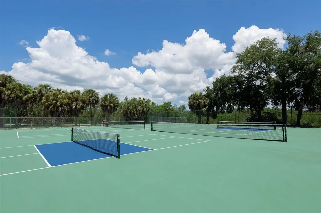 3281 38th Way S St Petersburg FL 33711