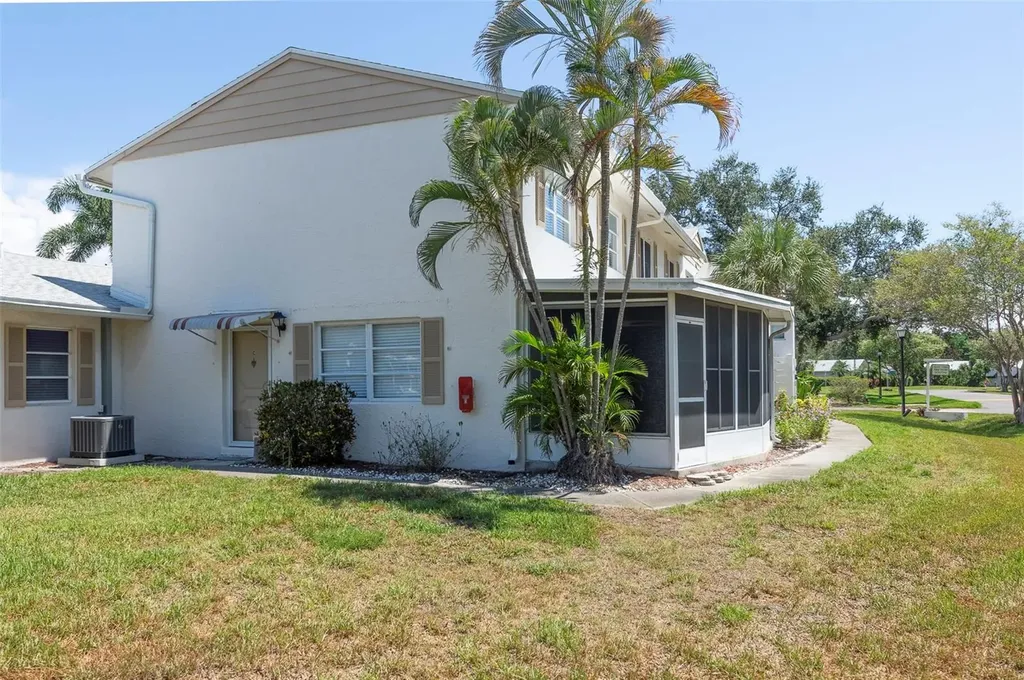 3281 38th Way S St Petersburg FL 33711