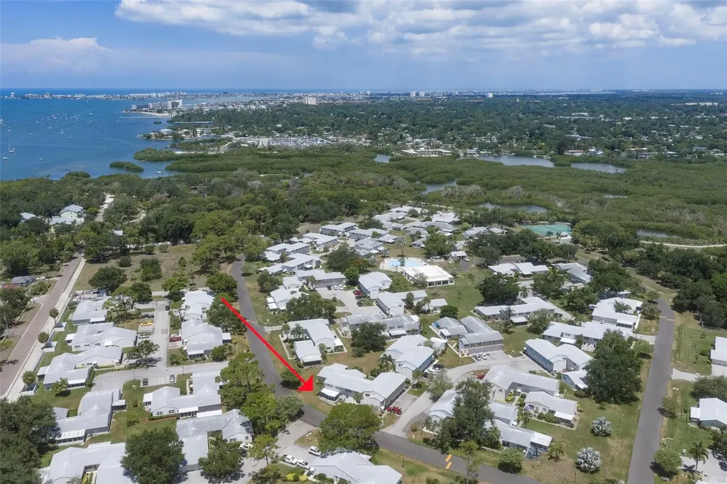 3281 38th Way S St Petersburg FL 33711