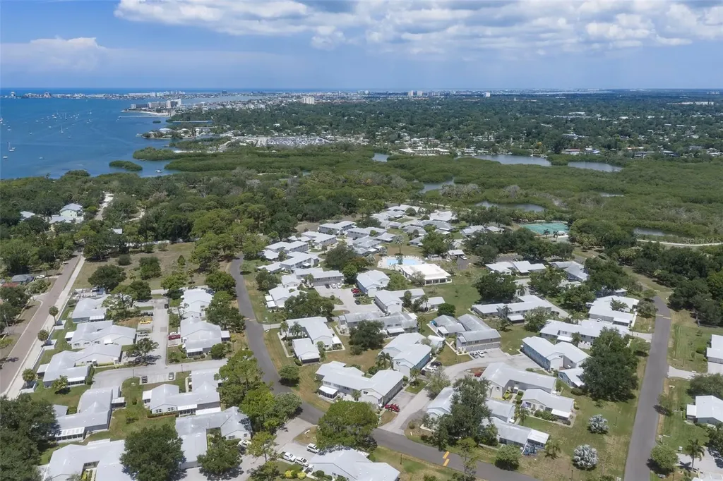 3281 38th Way S St Petersburg FL 33711