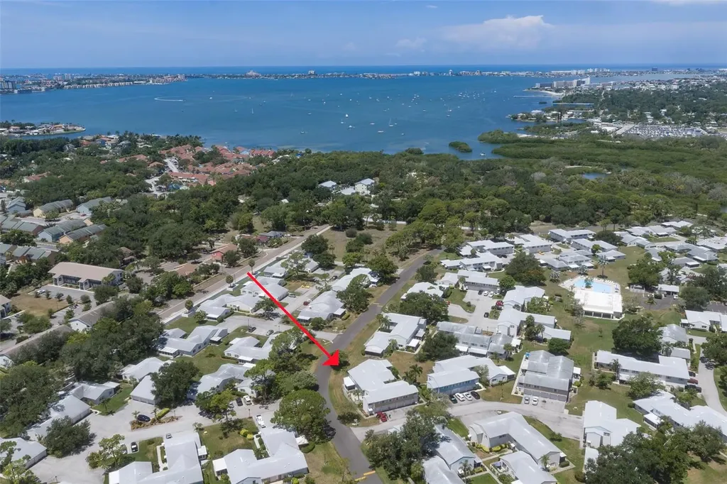 3281 38th Way S St Petersburg FL 33711