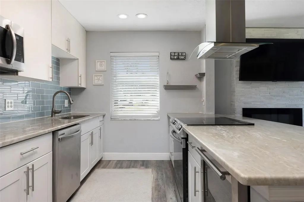 3281 38th Way S St Petersburg FL 33711