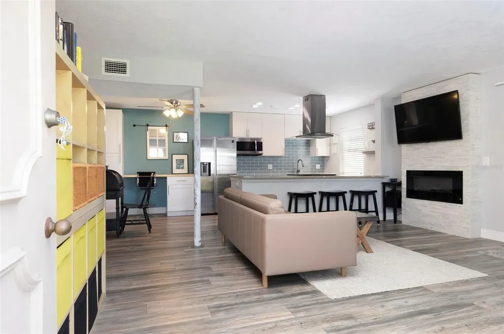 3281 38th Way S St Petersburg FL 33711