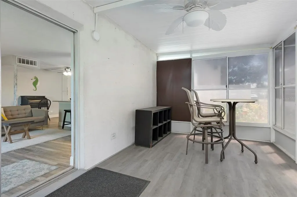 3281 38th Way S St Petersburg FL 33711