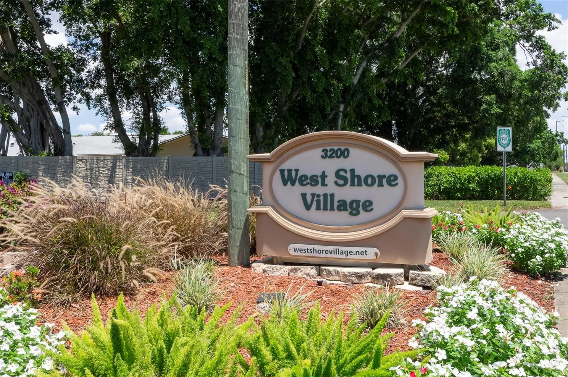 3281 38th Way S St Petersburg FL 33711