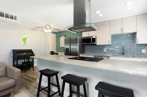3281 38th Way S St Petersburg FL 33711