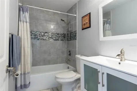 3281 38th Way S St Petersburg FL 33711