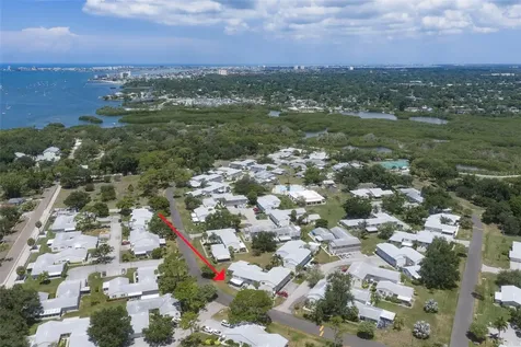 3281 38th Way S St Petersburg FL 33711
