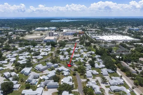 3281 38th Way S St Petersburg FL 33711