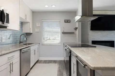 3281 38th Way S St Petersburg FL 33711
