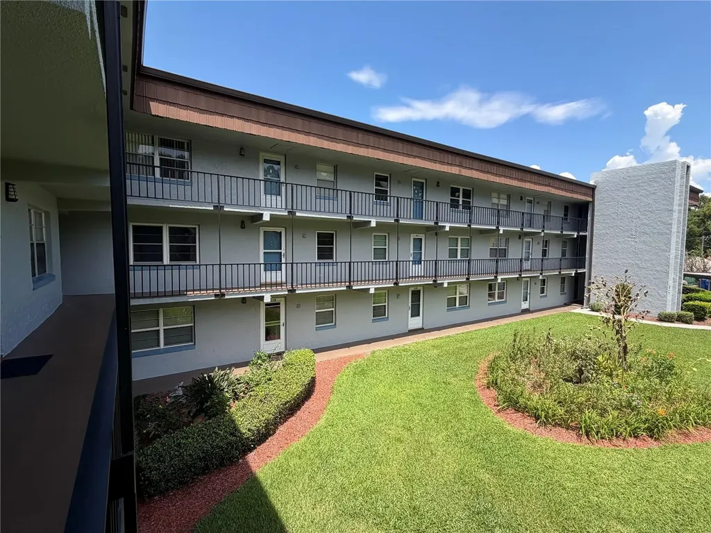 333 Lake Howard Drive NW Winter Haven FL 33880