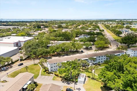 2425 Flamingo Boulevard Bradenton FL 34207