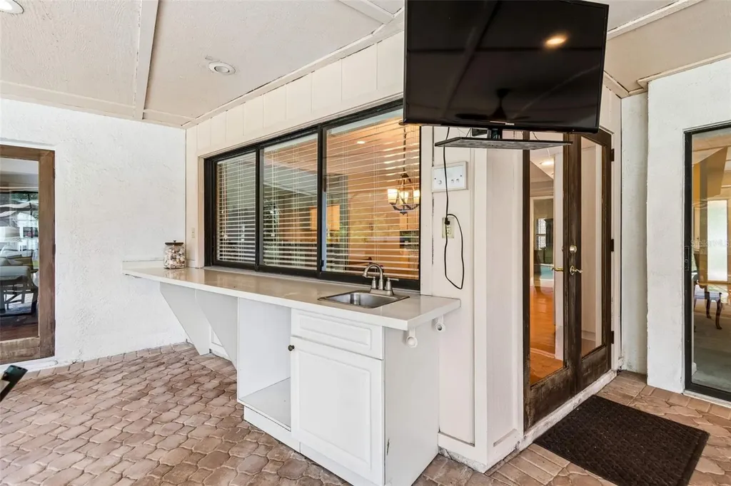 5804 Ainsworth Court E Tampa FL 33647