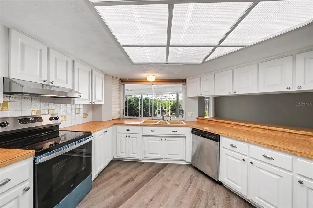 209 15th Street Palm Harbor FL 34683