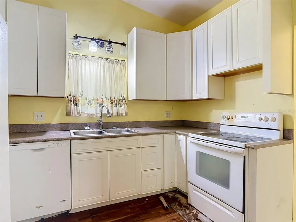 24930 Avenue C Paisley FL 32767