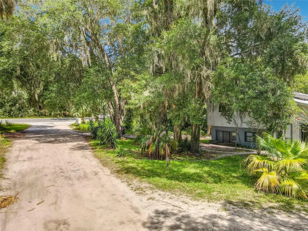 24930 Avenue C Paisley FL 32767