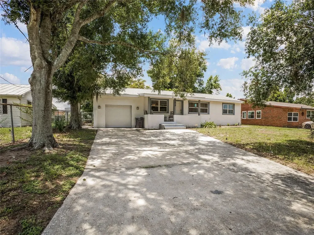 208 E Winthrop Street Avon Park FL 33825