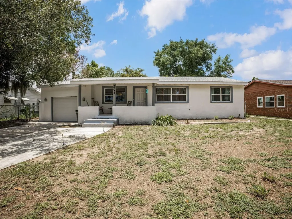 208 E Winthrop Street Avon Park FL 33825