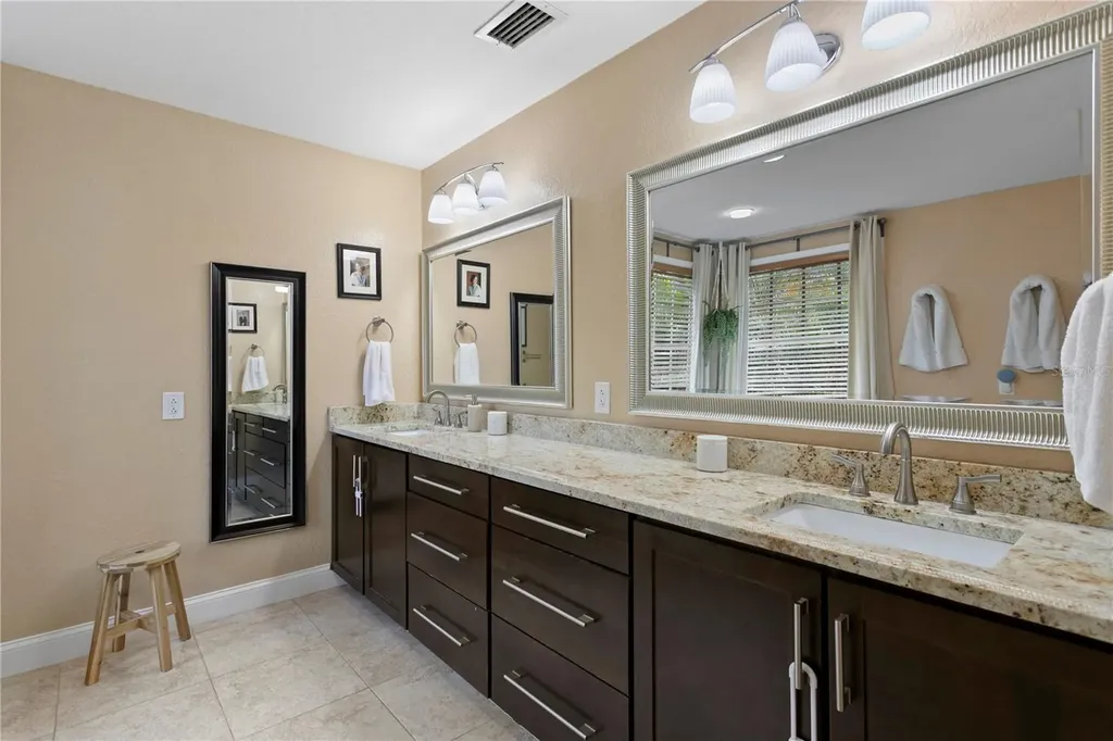 3319 W Villa Rosa Street Tampa FL 33611