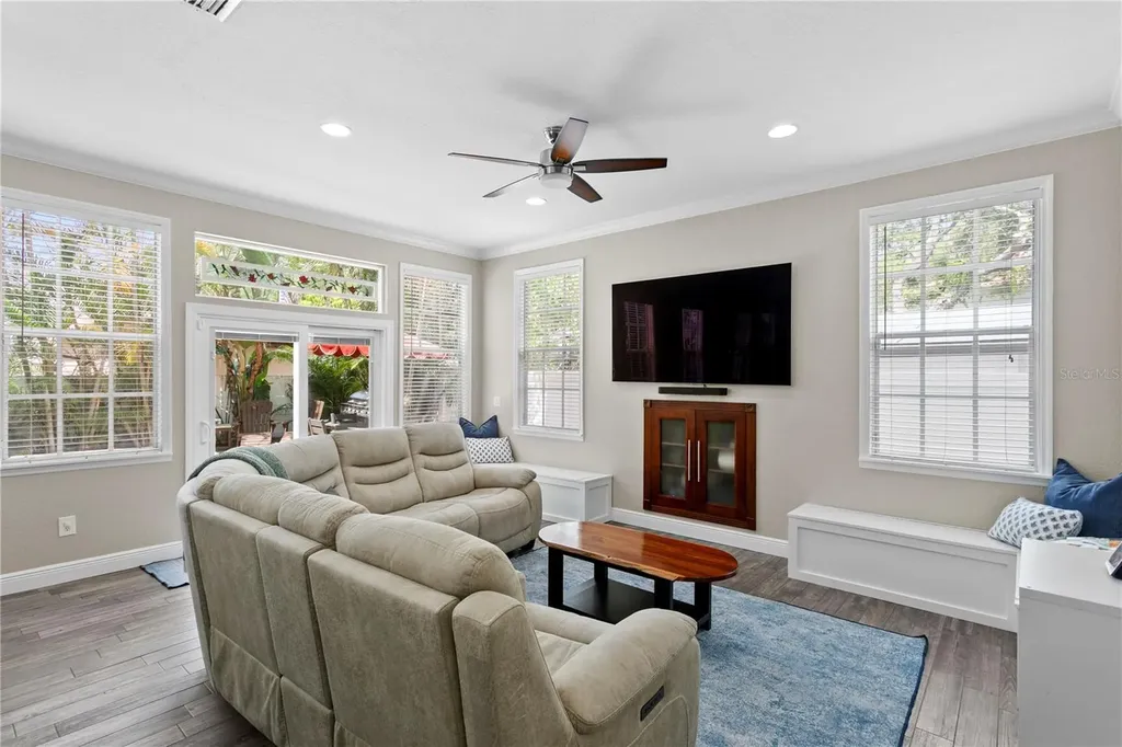 3319 W Villa Rosa Street Tampa FL 33611