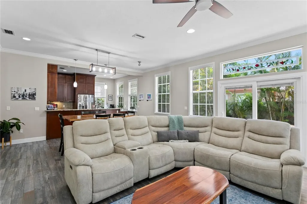 3319 W Villa Rosa Street Tampa FL 33611