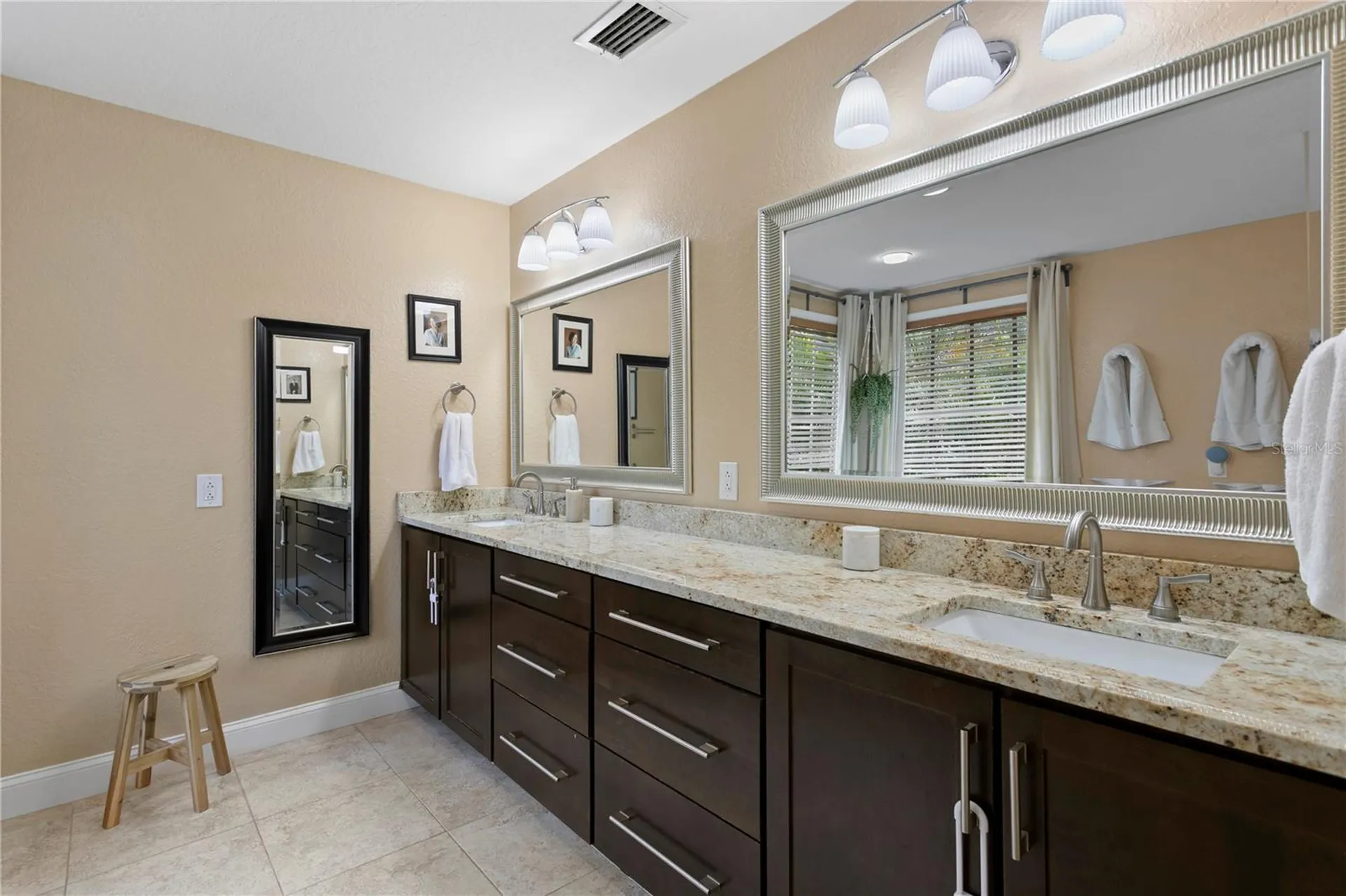 3319 W Villa Rosa Street Tampa FL 33611