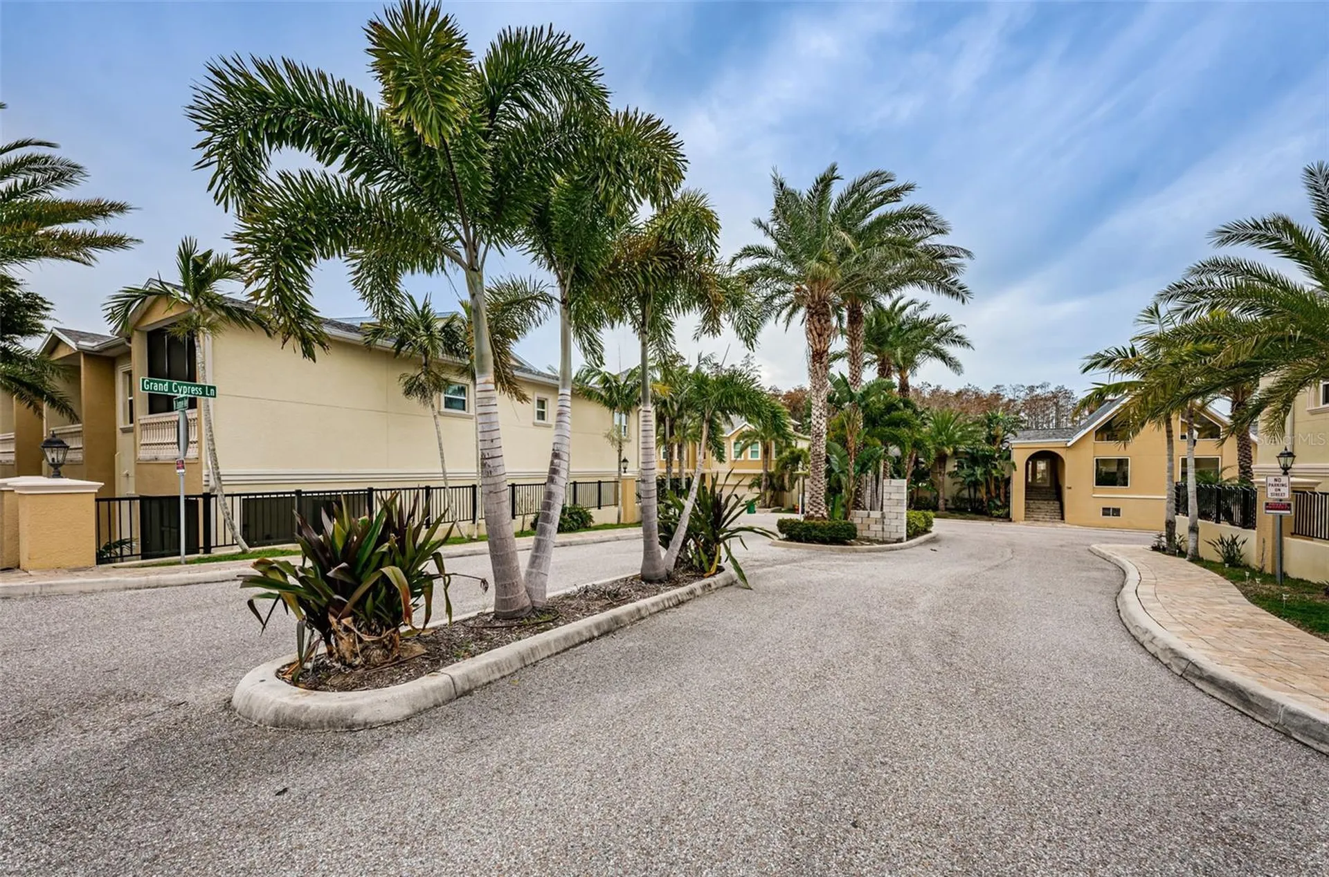 726 Grand Cypress Lane Tarpon Springs FL 34689