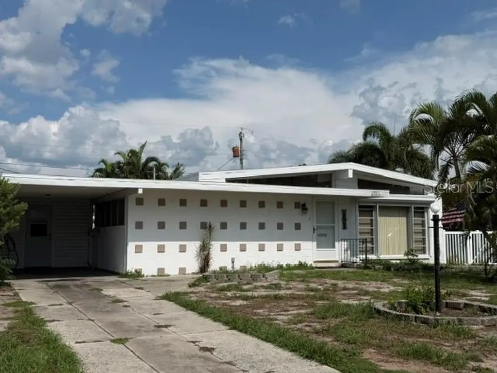 1205 Princeton Avenue Bradenton FL 34207