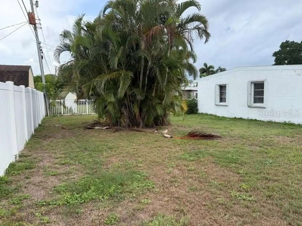 1205 Princeton Avenue Bradenton FL 34207