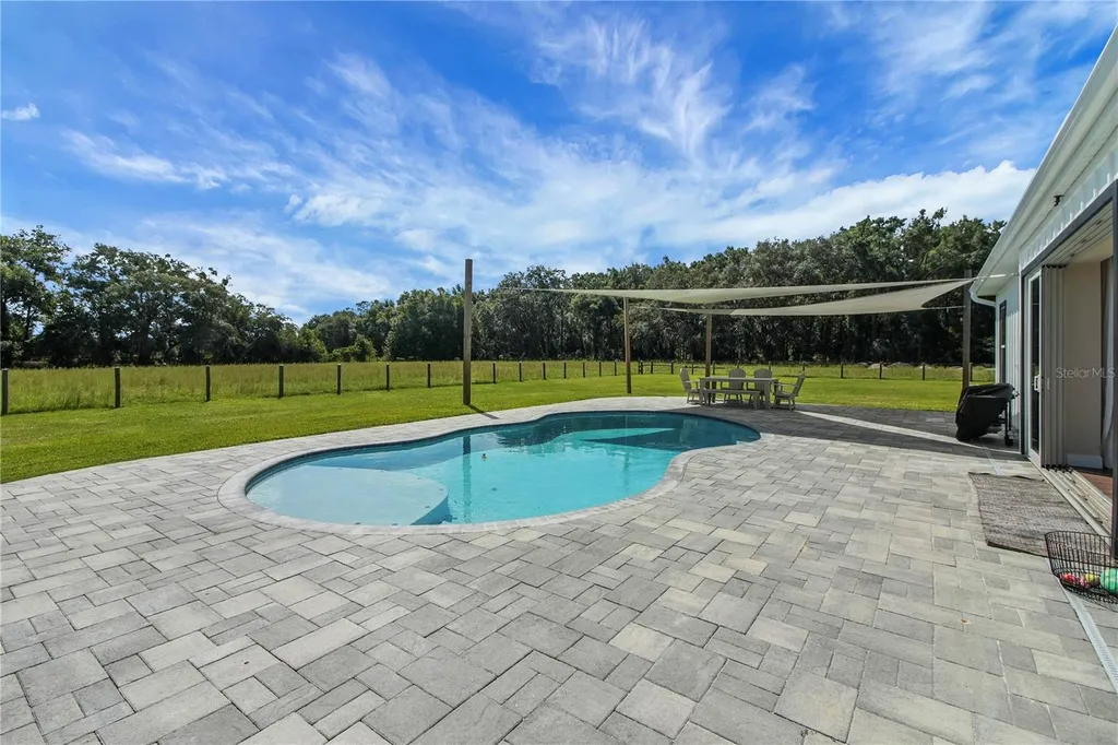 10757 County Road 223 Oxford FL 34484