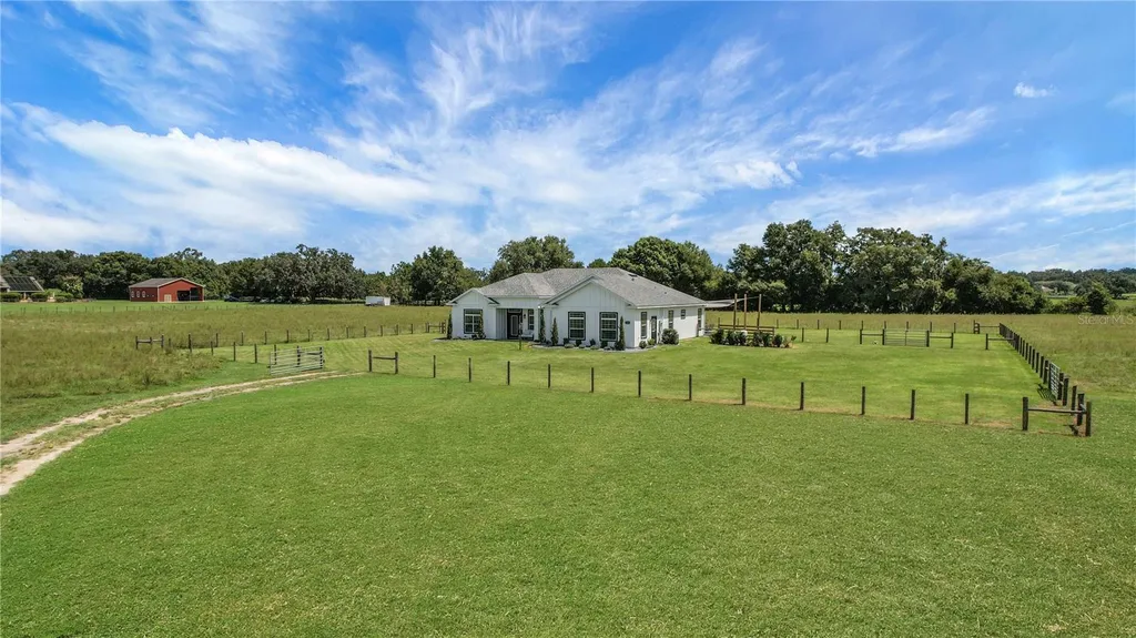 10757 County Road 223 Oxford FL 34484