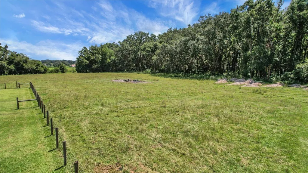 10757 County Road 223 Oxford FL 34484