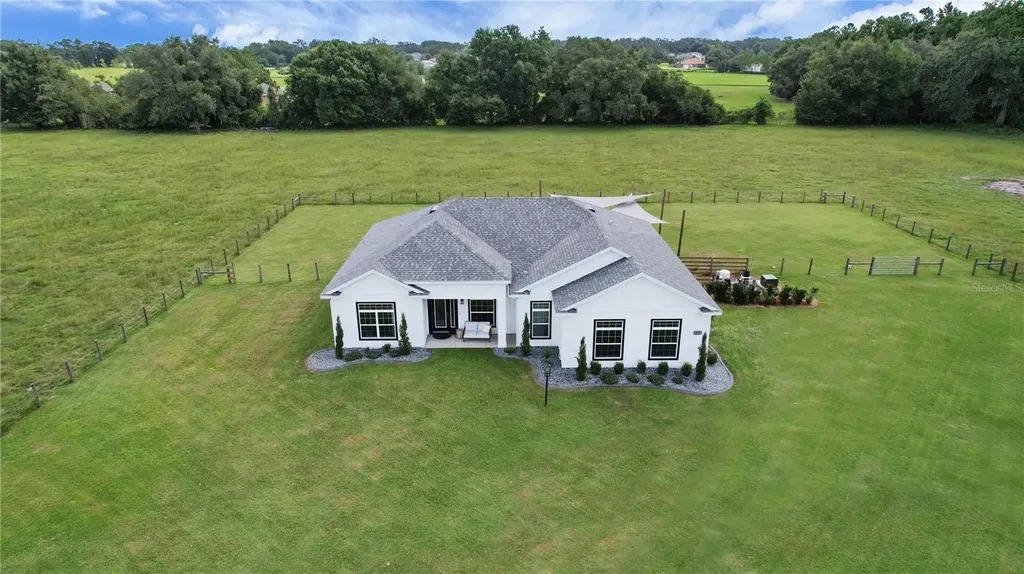 10757 County Road 223 Oxford FL 34484