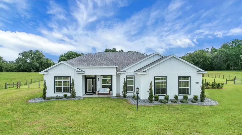 10757 County Road 223 Oxford FL 34484