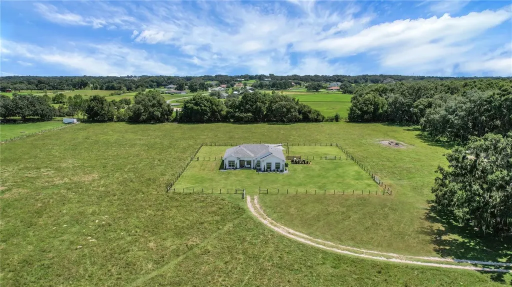 10757 County Road 223 Oxford FL 34484