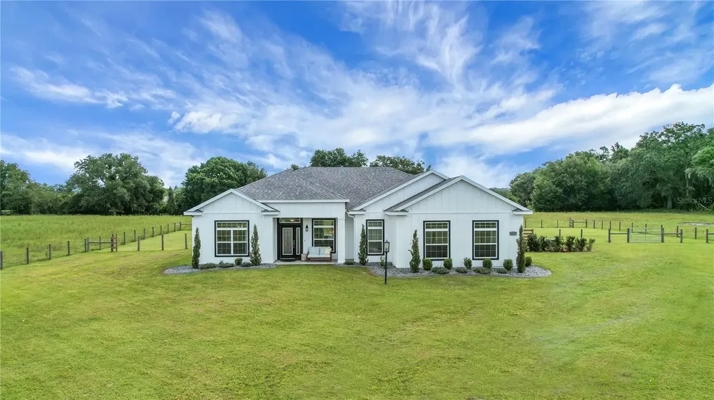 10757 County Road 223 Oxford FL 34484