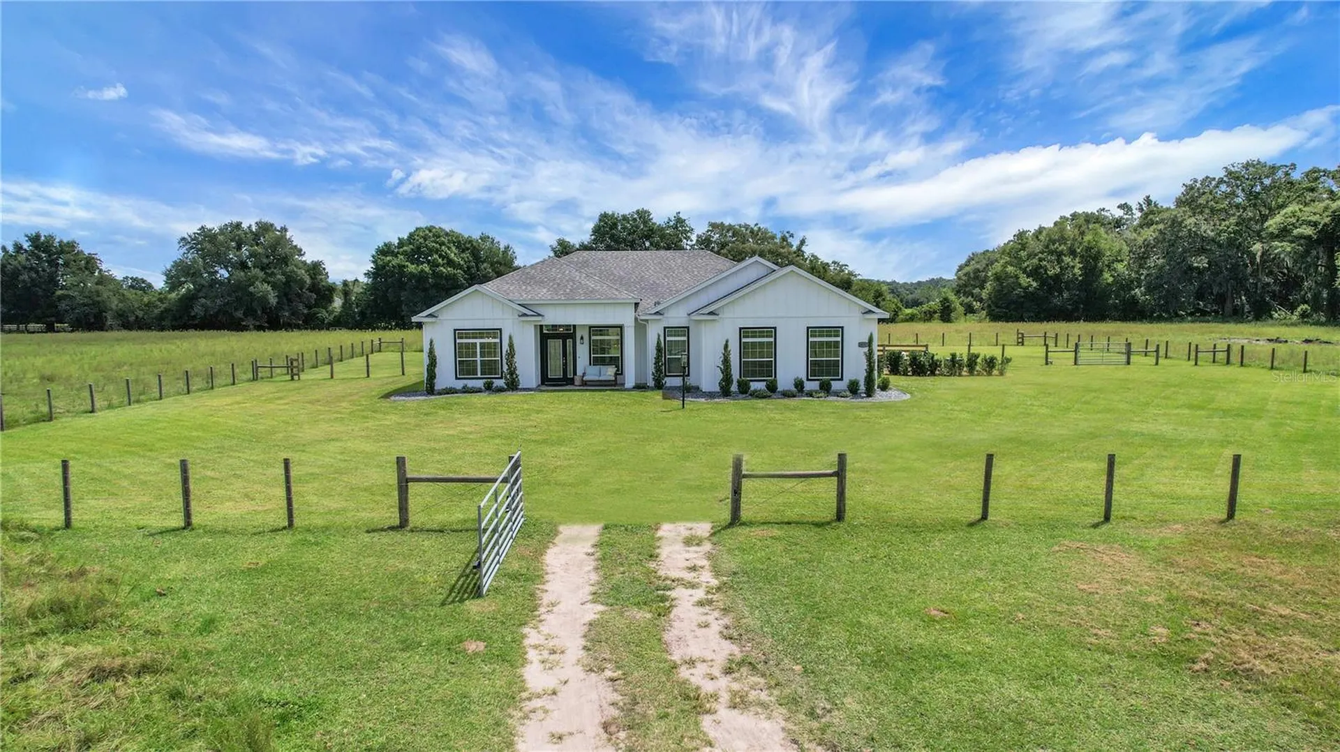 10757 County Road 223 Oxford FL 34484